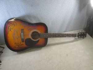 (CNTR) Autographed by The Monkees w...