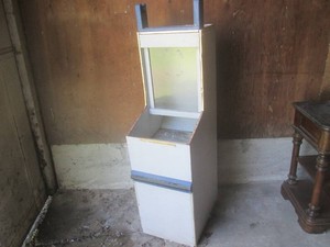(UD2) Display Cabinet of Some Sort ...