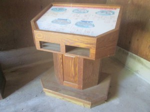 (UD2) Vintage Wood Information Stan...