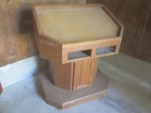 (UD2) Vintage Wood Information Stan...