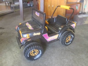 (EW3) Fisher-Price Power Wheels Jee...