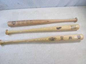 (FS) 2 Minnesota Twin and 1 MN Stad...