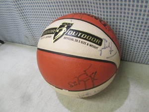 Basketball autographed by the Minnesota Lynks