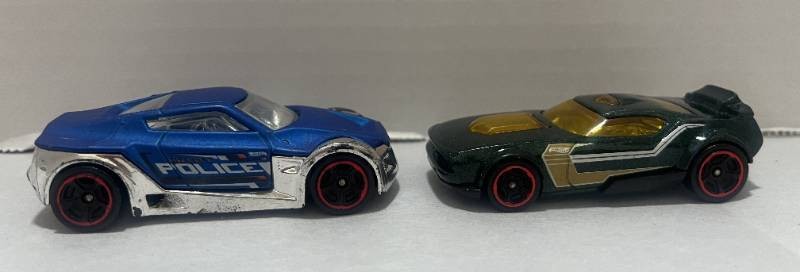 2 Red Line Hot Wheels Cars 2017 Fast Fish Green and 2018 Symbolie HW City Police