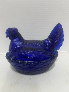 Vintage L.G. Wright Cobalt Blue Hen on nest