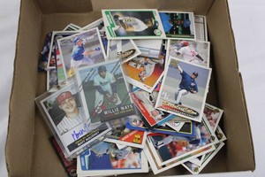 Autographed Baseball Card Mixed Lot