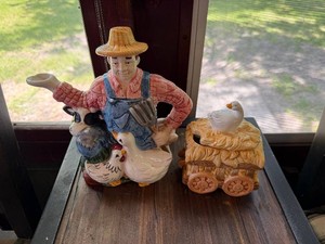 Benchmark NY Farmer Teapot & Sugar Bowl