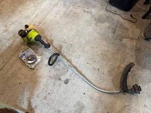 Poulan P1500 2-Cycle Weed Trimmer with Extra String Head
