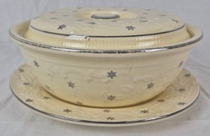 Homer Laughlin Platinum Stars Roses Oven Serve 2 Qt. Casserole with Lid and Underplate