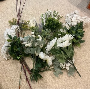 Floral white decoration picks misc.