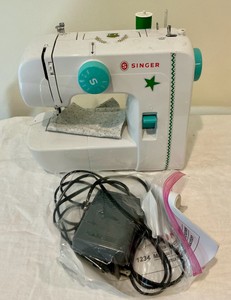 Singer sewing machine Model 1234
