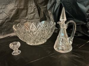 Group of leaded crystal, glass bowl, royal gallery and cruet&nbsp