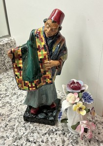 Royal Doulton Carpet Seller H.N 1464 figure, Royal Doulton mini flower vase