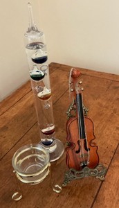 Group of misc decor, mini wood violin