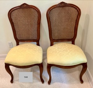 Set of 2 Vintage Thomasville Legacy collection dining chairs