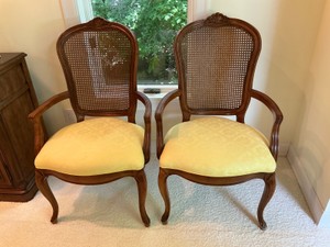 Set of 2 Vintage Thomasville Legacy collection dining Captain chairs