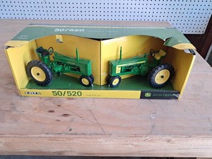 Ertl 50  520 Tractor Set 116 Scale