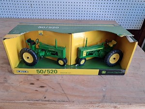 Ertl 50  520 Tractor Set 116 Scale