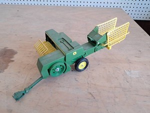 Ertl John Deere Square baler