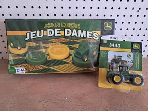 John Deer Ertl 8440 164 NIB & John Deere Jeu De Domes NIB