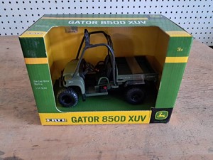 Ertl John Deere Gator 850B XUV NIB