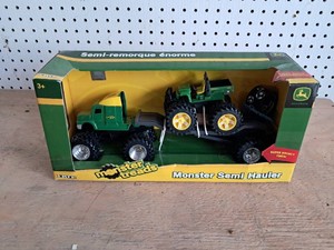 Ertl John Deere Monster Treads Monster Semi Hauler NIB