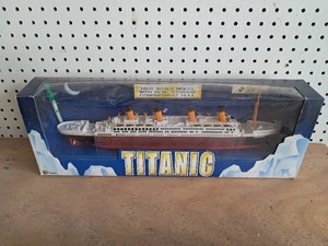 Titanic Scale Model & USS Horner Model