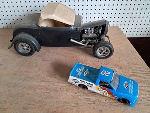 Model Car & Nascar Pickup