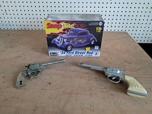 Snap Tite 34 ford street rod model NIB & 2 Cap Guns