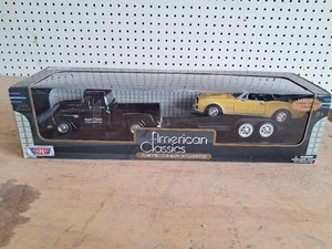 American Classic 124 Scale Pickup & Camaro