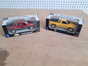 Chevy Avalanche & Dodge Ram 132 Scale