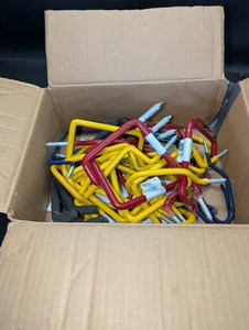 Box of rubber-coated screw-in hooksfor garageshop