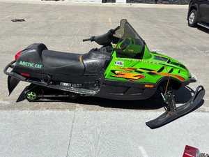 Arctic Cat Z 370 Snowmobile