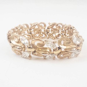 Beautiful Pattened Trifari Gold Tone Bracelet With Clear Crystal Accents
