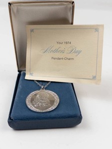 Franklin Mint 1974 Mothers Day Pendant Sterling Silver uCharm Necklace