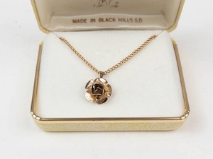 Landstroms Black Hills Gold Rose Pendant Necklace With Box