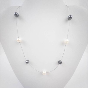 Black & White Pearl Necklace