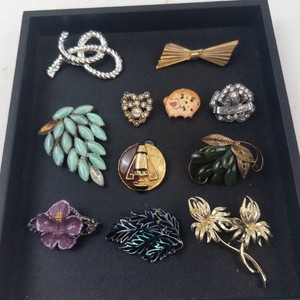 Costume Jewelry Brooch & Pin Assortment (Lot of 11)