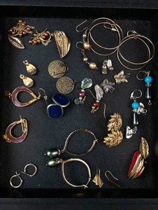 Mixed Costume Jewelry Earrings Assortment