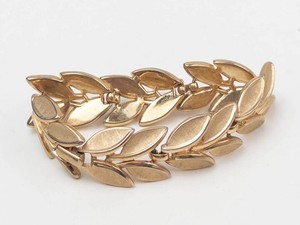 Trifari Gold-Tone Leaf Link Bracelet 7 in