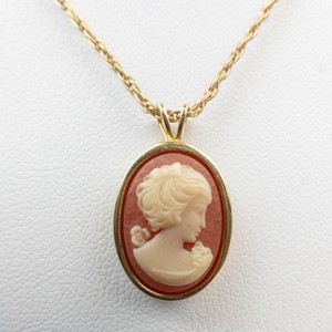 Vintage Hallmark Cameo Pendant Necklace