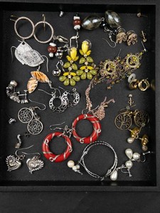 Mixed Costume Jewelry Earrings Assortment