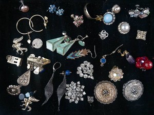 Vintage Costume Jewelry Mixed Lot - Earrings, Brooches & Pendants