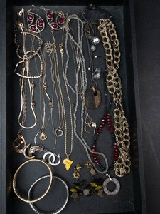 Mixed Lot Costume Jewelry Necklaces, Bracelets & Earrings