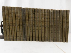 Boys and Girls Bookshelf 20-Volume Set With Cast Metal Bookend