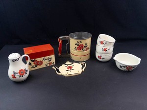 Halls Autumn Leaf Kitchenware Mixed Lot