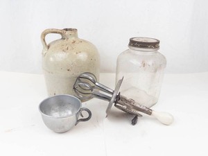 Vintage Kitchen Item Assortment (4 Pieces)