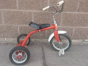 Vintage Hedstrom Childrens Tricycle Model 33105