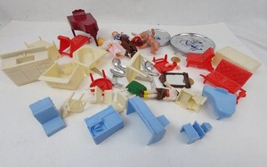 Mixed Lot Dollhouse Furniture, Dolls & Miniature Accessories