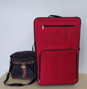 Travel Luggage Mixed Lot - 3 Nested Suitcases & 2 Travel Bags